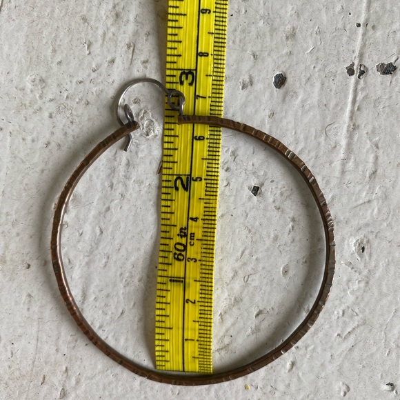 Gorgeous, enormous hammered brass hoops - Picture 3 of 6